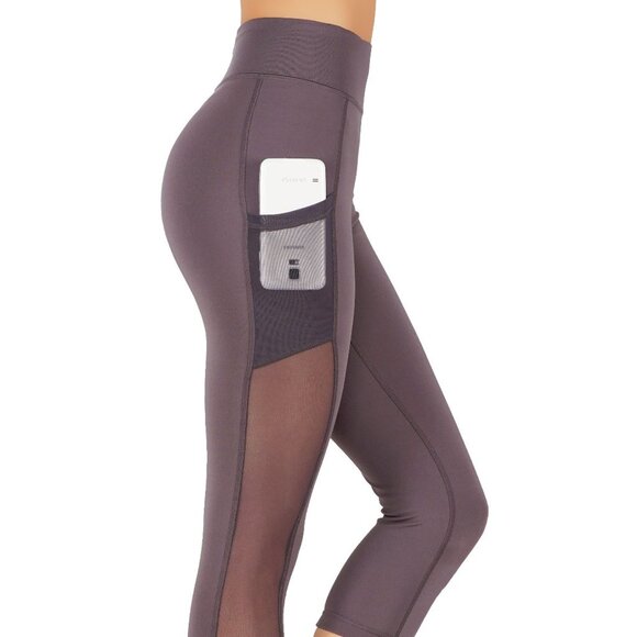 Pants - Yoga Capri leggings with pockets and mesh